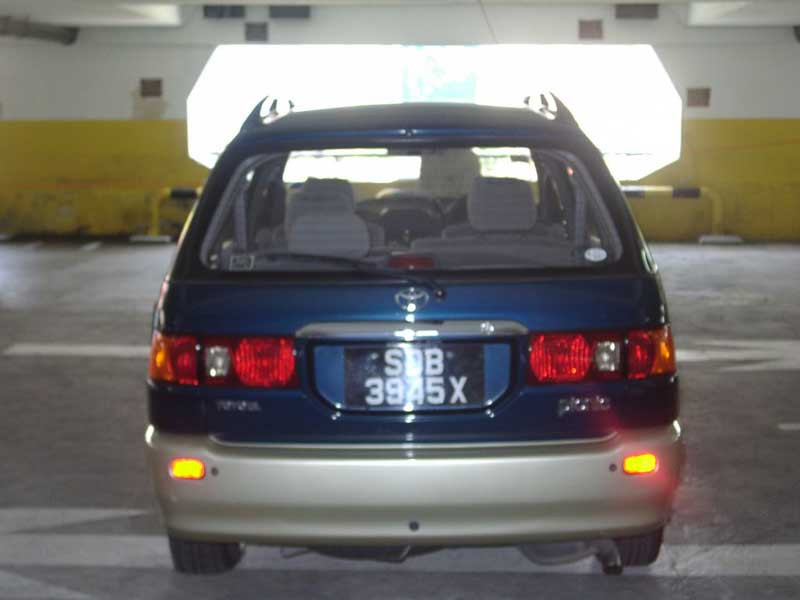 2000 Toyota Ipsum Pictures