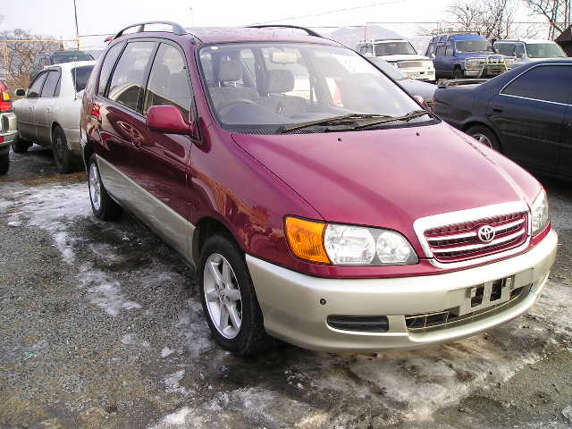 2000 Toyota Ipsum Photos