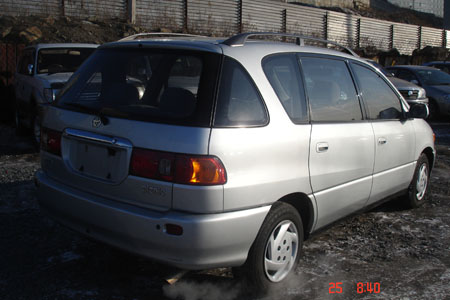 2000 Toyota Ipsum Pictures