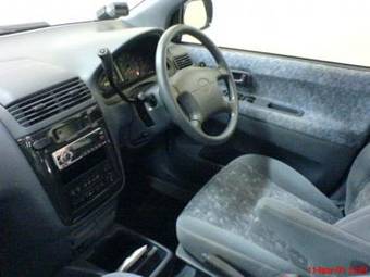 2000 Toyota Ipsum Pictures