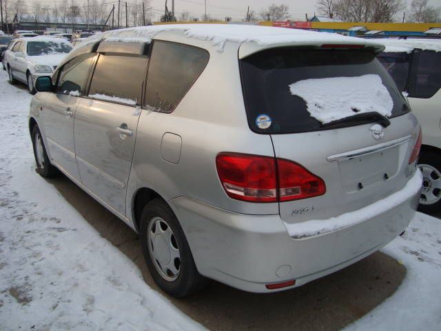 Toyota ipsum 2001 год