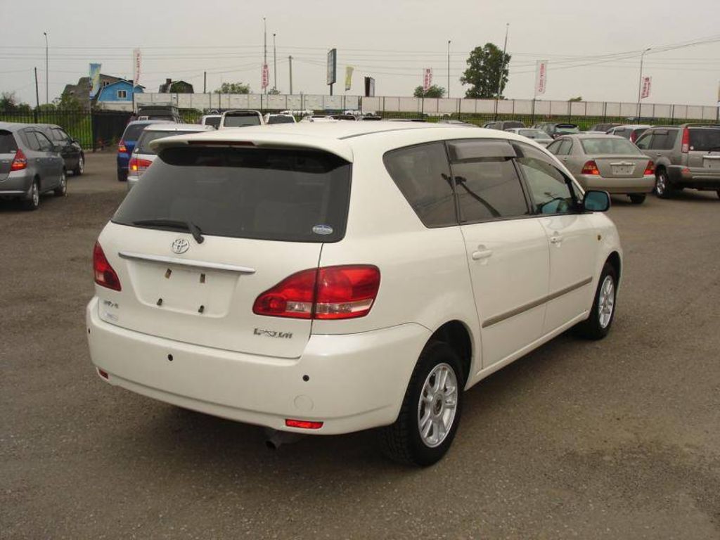 Toyota ipsum 2001 год