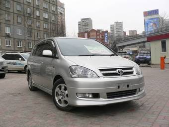 2002 Toyota Ipsum Pictures