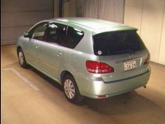 2002 Toyota Ipsum Photos