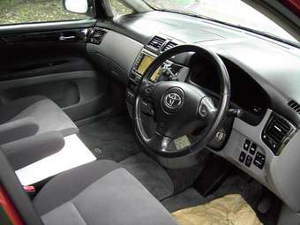 2002 Toyota Ipsum Pictures