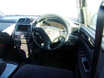 2002 Toyota Ipsum Pictures