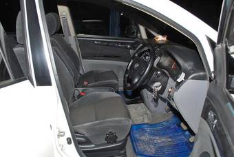 2002 Toyota Ipsum Pictures