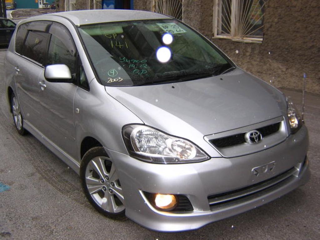 2003 Toyota Ipsum