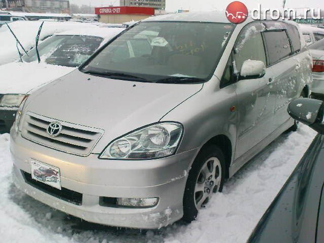 2003 Toyota Ipsum