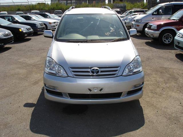 2003 Toyota Ipsum