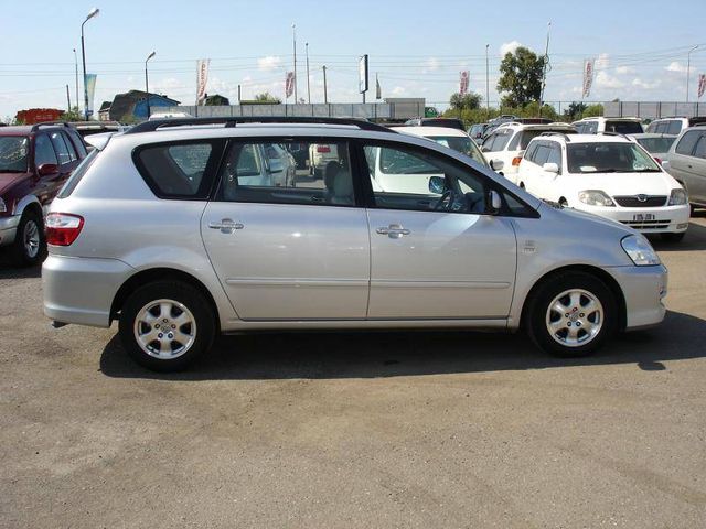 2003 Toyota Ipsum