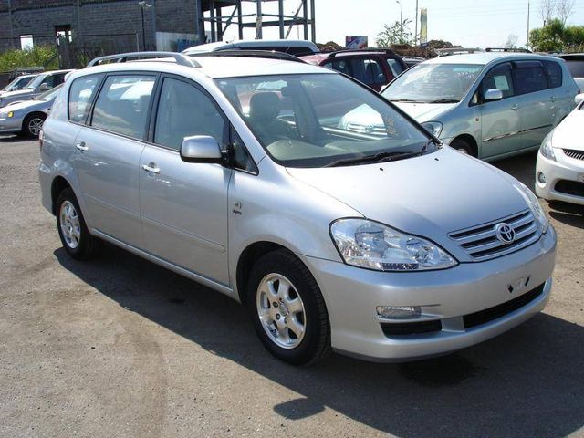 2003 Toyota Ipsum