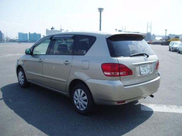 2003 Toyota Ipsum