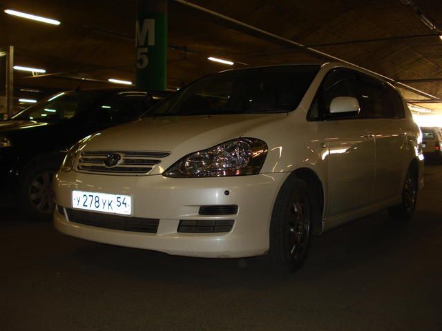 2003 Toyota Ipsum