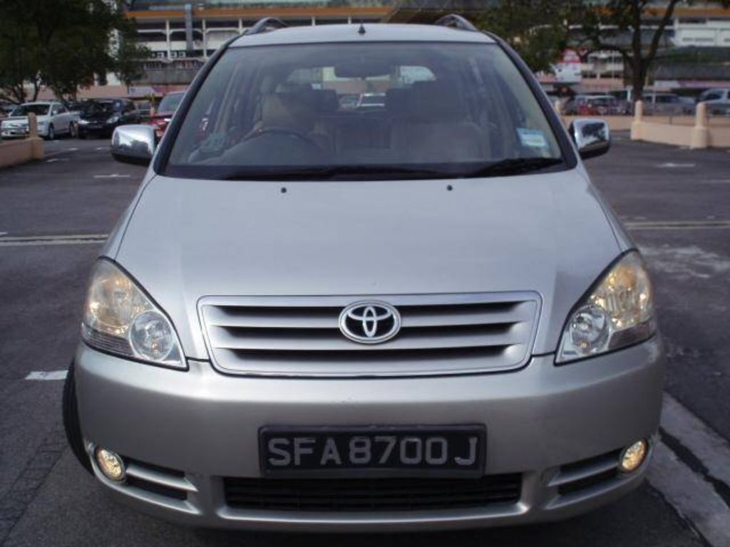 2003 Toyota Ipsum