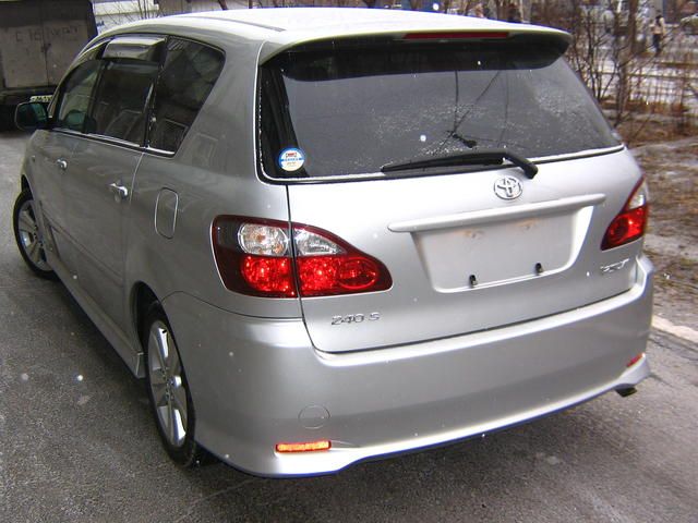 2003 Toyota Ipsum