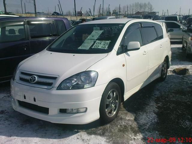 2003 Toyota Ipsum