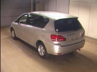 2003 Toyota Ipsum Photos