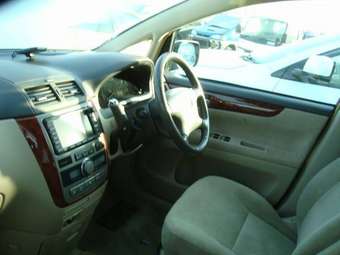 2003 Toyota Ipsum Pictures