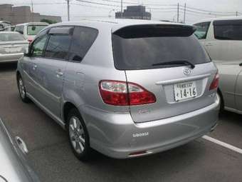 2003 Toyota Ipsum Pictures