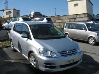 2003 Toyota Ipsum Photos