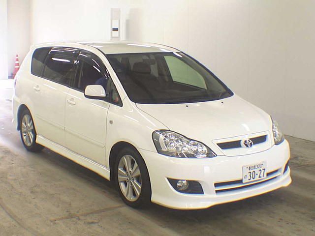 2003 Toyota Ipsum