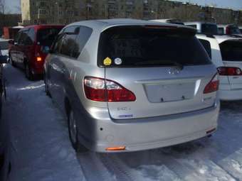 2003 Toyota Ipsum Pictures