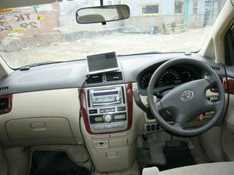 2003 Toyota Ipsum Images