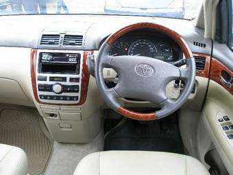 2003 Toyota Ipsum Photos