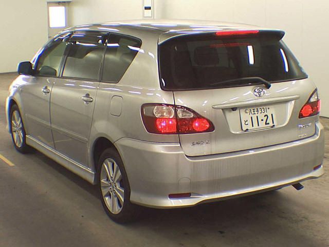 2004 Toyota Ipsum