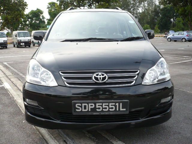 2004 Toyota Ipsum