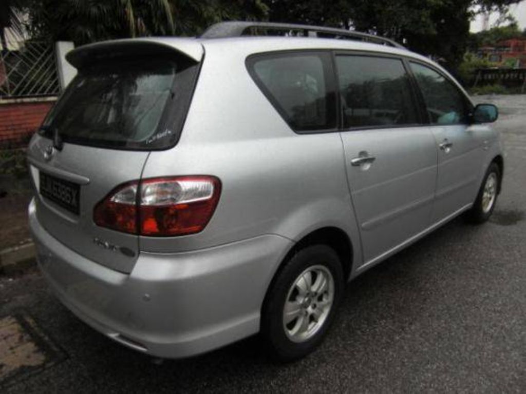 2004 Toyota Ipsum