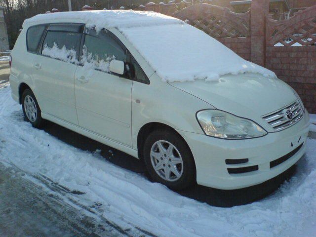 2004 Toyota Ipsum