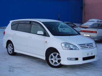 2004 Toyota Ipsum Pictures