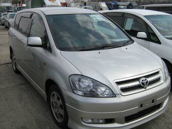 2004 Toyota Ipsum Pictures