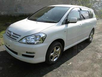 2004 Toyota Ipsum Pictures