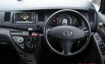 2004 Toyota Isis For Sale