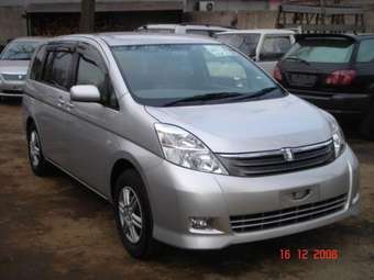 2005 Toyota Isis For Sale