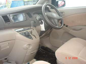 2005 Toyota Isis Pictures