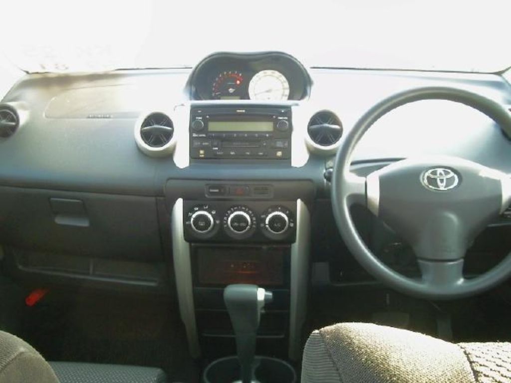 2002 Toyota ist