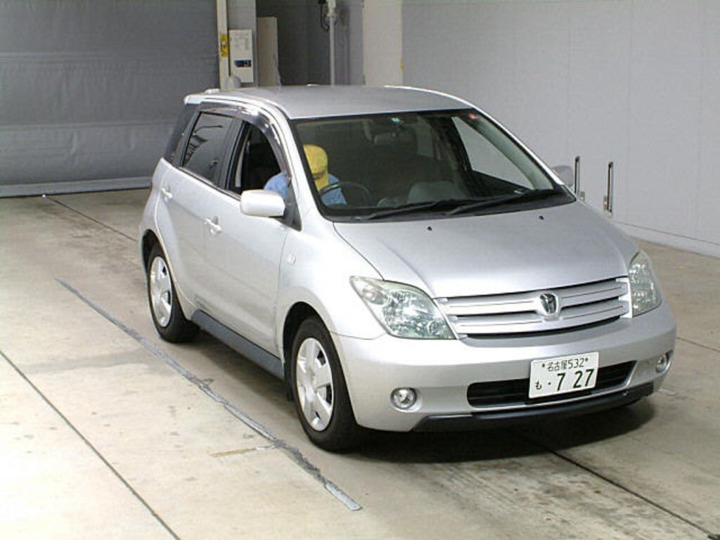 2002 Toyota ist