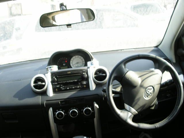 2002 Toyota ist