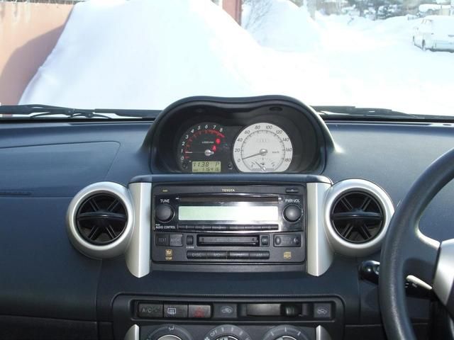 2002 Toyota ist