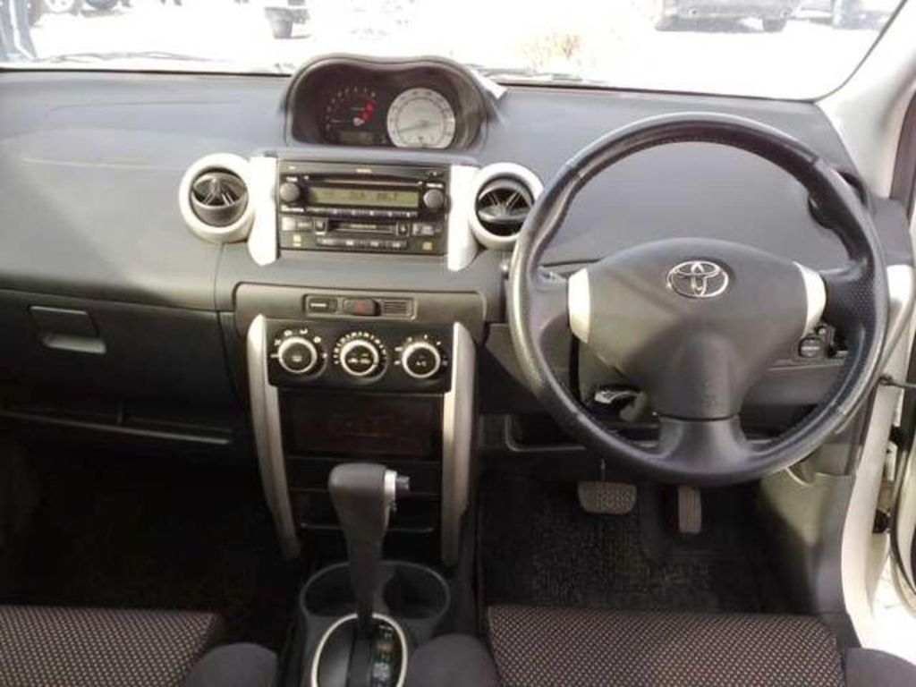 2002 Toyota ist