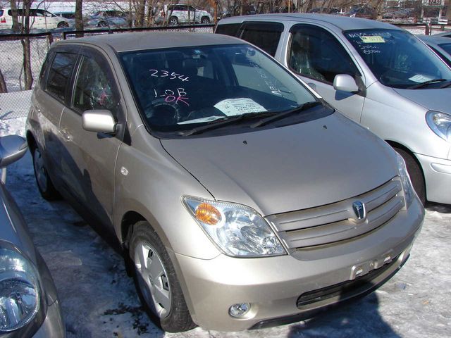 2002 Toyota ist