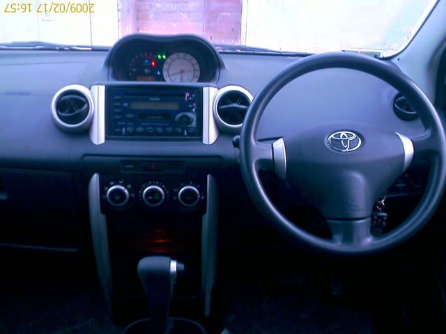 2002 Toyota ist