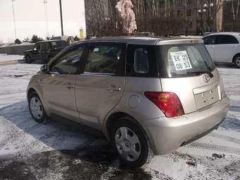 2002 Toyota ist Photos