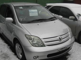 2002 Toyota ist Photos