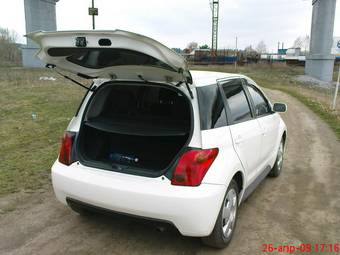 2002 Toyota ist Pictures