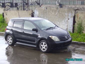 2002 Toyota ist Photos